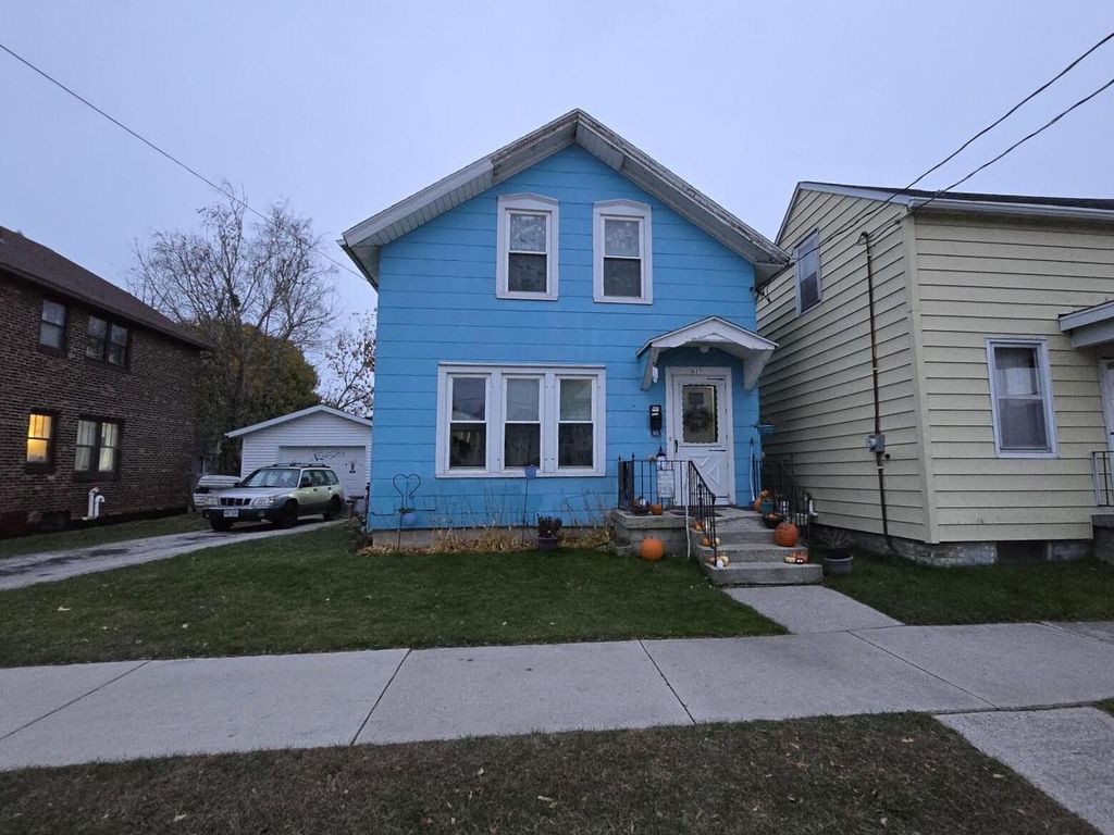Photo of 617 Chicago STREET, Manitowoc, WI 54220 (MLS # 1944259)