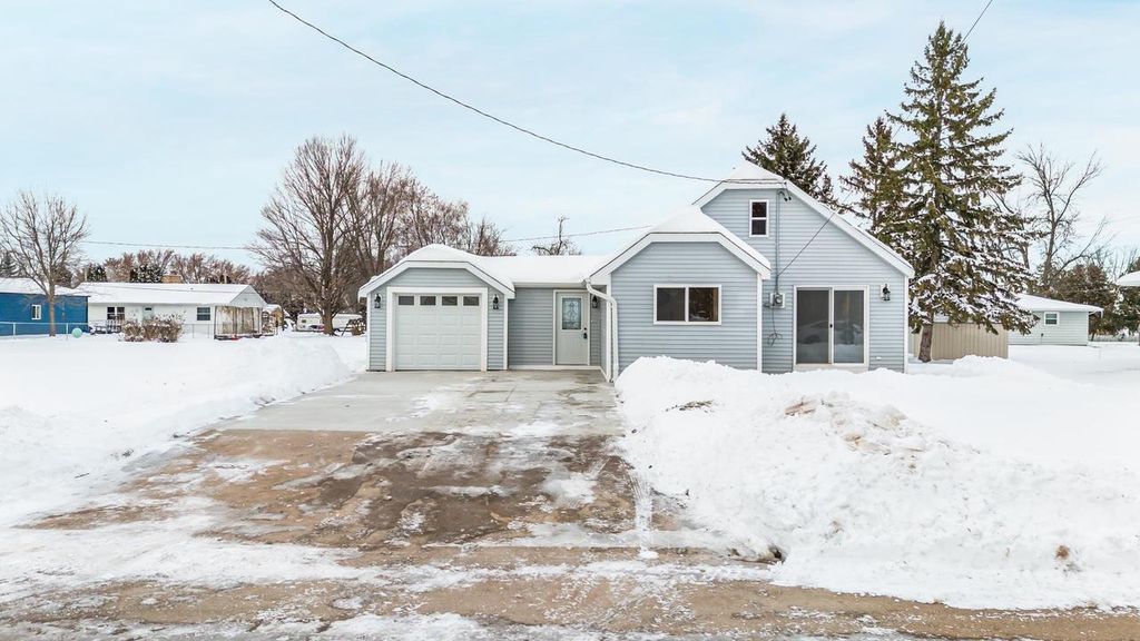 Photo of 720 Oak STREET, Winneconne, WI 54986 (MLS # 50319161)