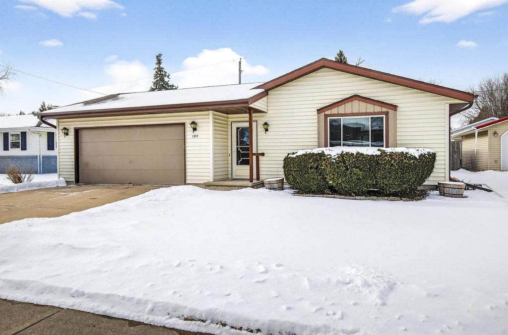 Photo of 1377 Inverness LANE, Neenah, WI 54956 (MLS # 50321209)