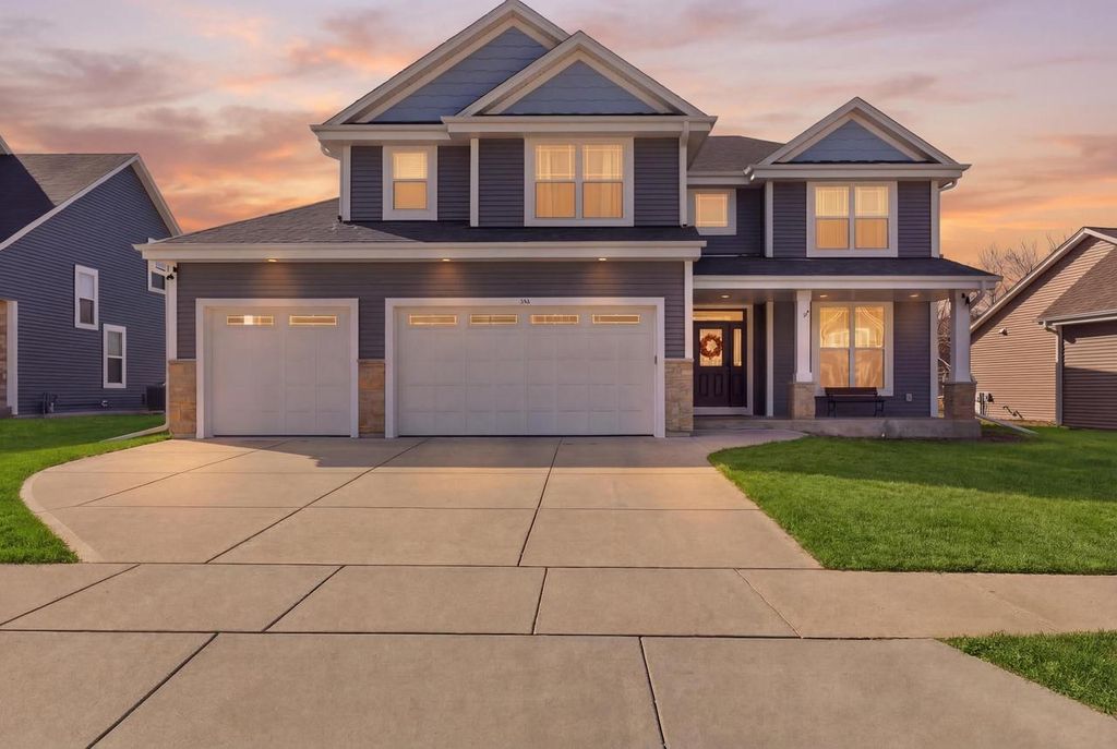 Photo of 520 Edgewater DRIVE, West Bend, WI 53095 (MLS # 1952790)