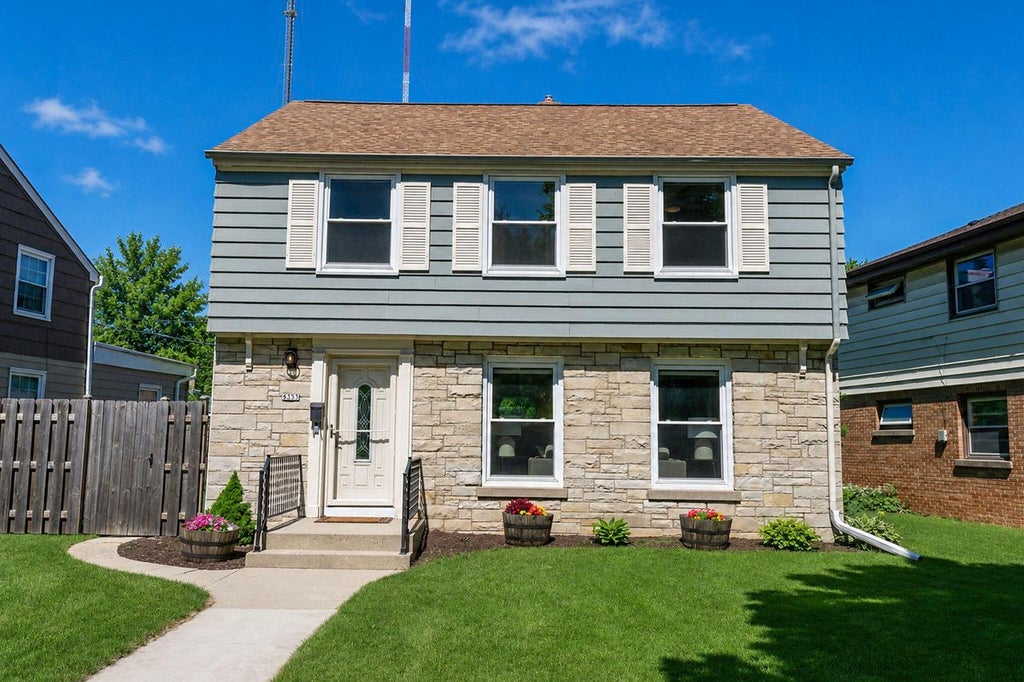 Photo of 4333 N Sheffield AVENUE, Shorewood, WI 53211 (MLS # 1967457)
