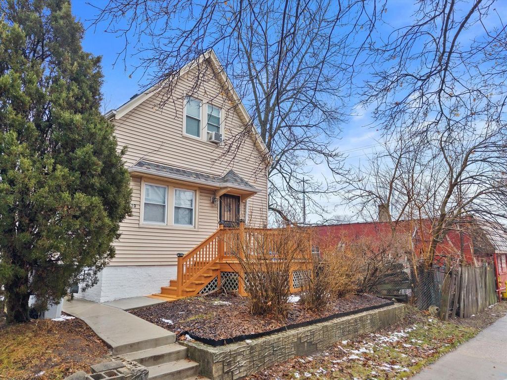 Photo of 2010 N 31st STREET, Milwaukee, WI 53208 (MLS # 1946505)