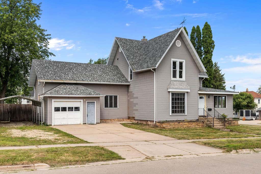 Photo of 503 S Shawano STREET, New London, WI 54961 (MLS # 50329627)