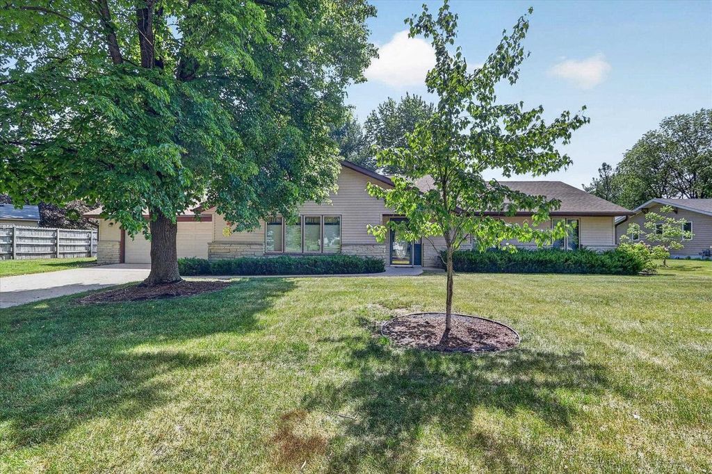 Photo of 2113 Yorkshire DRIVE, Beloit, WI 53511 (MLS # 2024383)