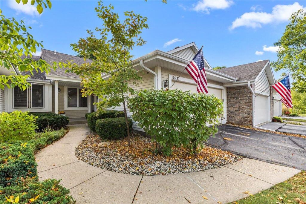 Photo of 102 E Sutton PLACE #B, Waukesha, WI 53188 (MLS # 1936682)