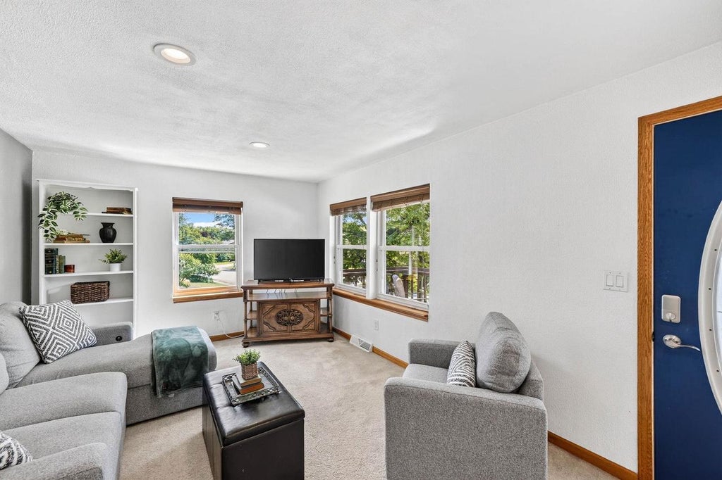 Photo of 608 W Capitol DRIVE, Hartland, WI 53029 (MLS # 2026047)