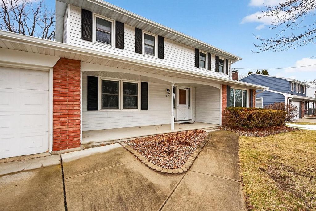 Photo of 2516 Bittersweet AVENUE, Green Bay, WI 54301 (MLS # 50322876)