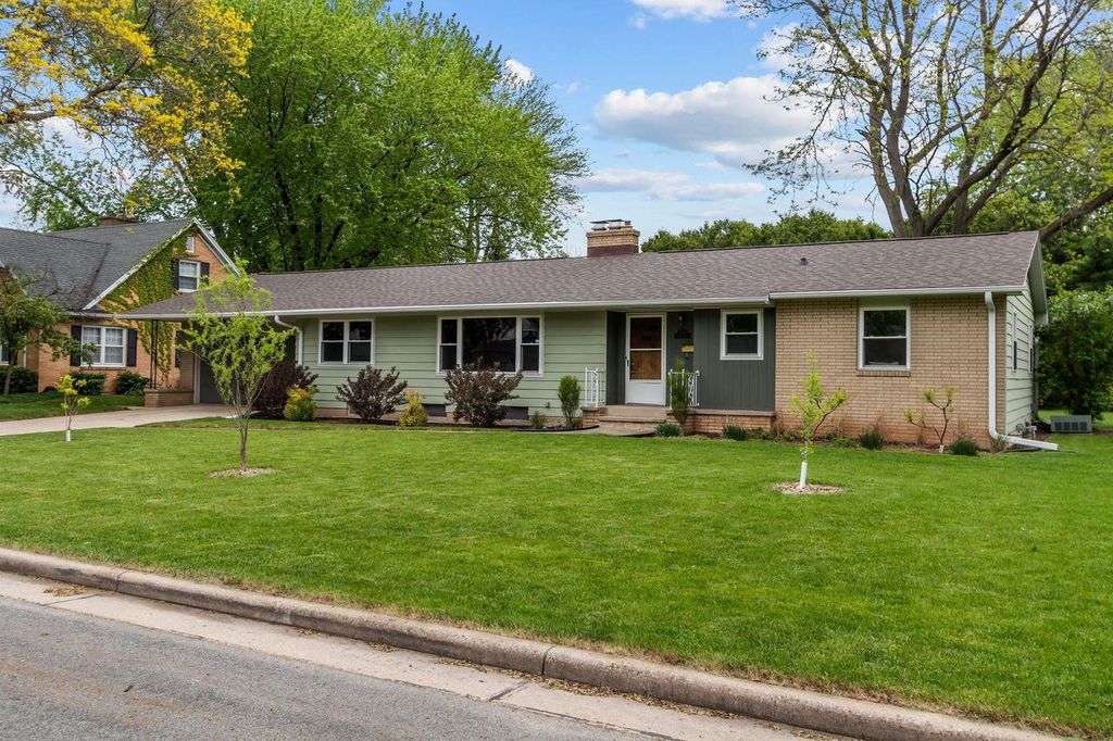 Photo of 1066 Reed STREET, Neenah, WI 54956 (MLS # 50326112)