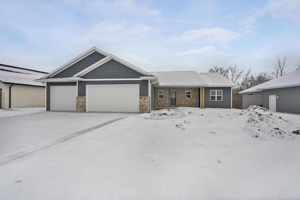 Photo of 2580 N Stellita CIRCLE, De Pere, WI 54115 (MLS # 50319655)
