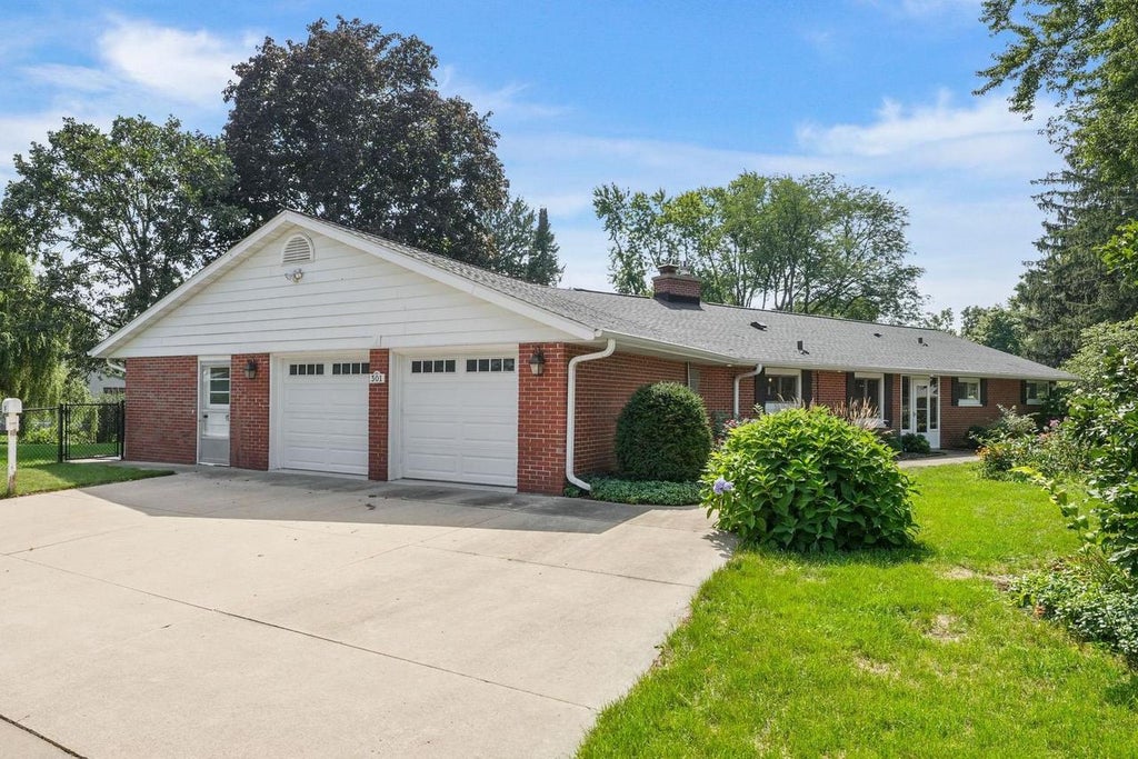 Photo of 301 Valley View STREET, Verona, WI 53593 (MLS # 2031431)