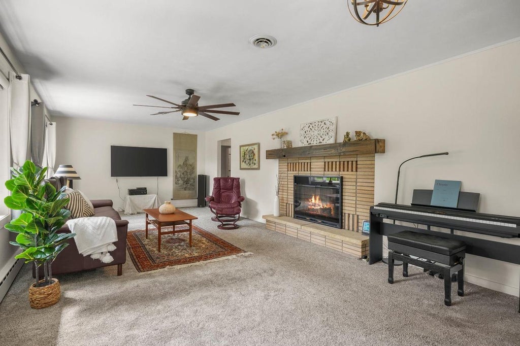 Photo of 301 Valley View STREET, Verona, WI 53593 (MLS # 2031431)