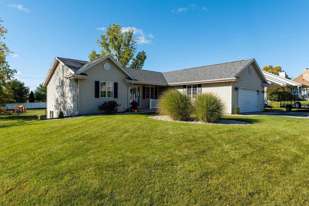 Photo of 8155 N Mohawk ROAD, Fox Point, WI 53217 (MLS # 1944852)