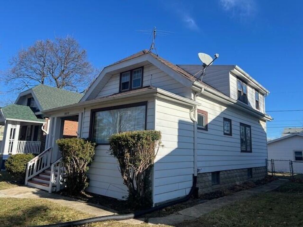 Photo of 602 S Oak Park COURT, Milwaukee, WI 53214 (MLS # 1947965)