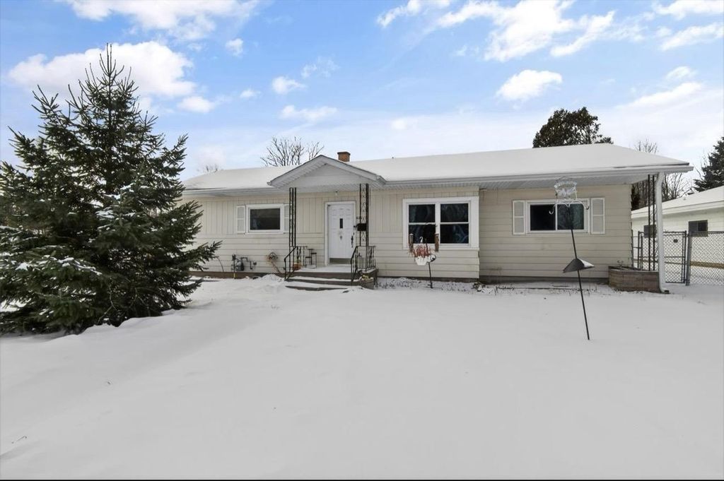 Photo of 625 Dawes STREET, Marinette, WI 54143 (MLS # 50320248)