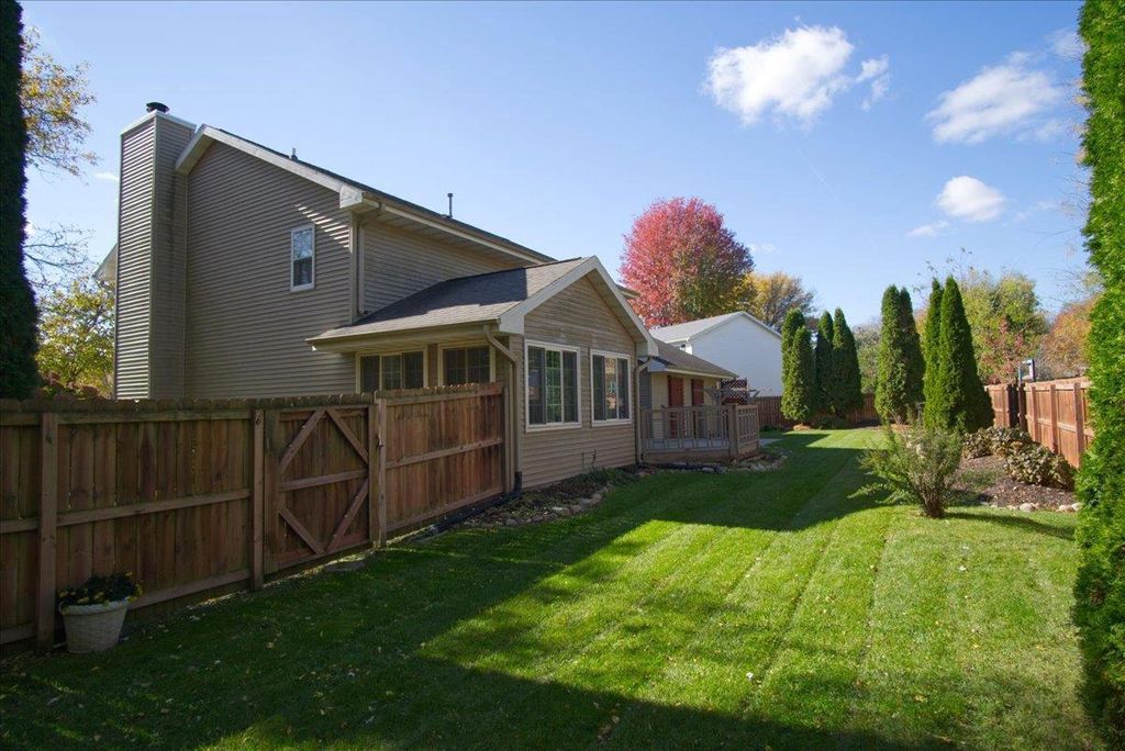 Photo of 498 N Arthur CIRCLE, Verona, WI 53593 (MLS # 2017223)