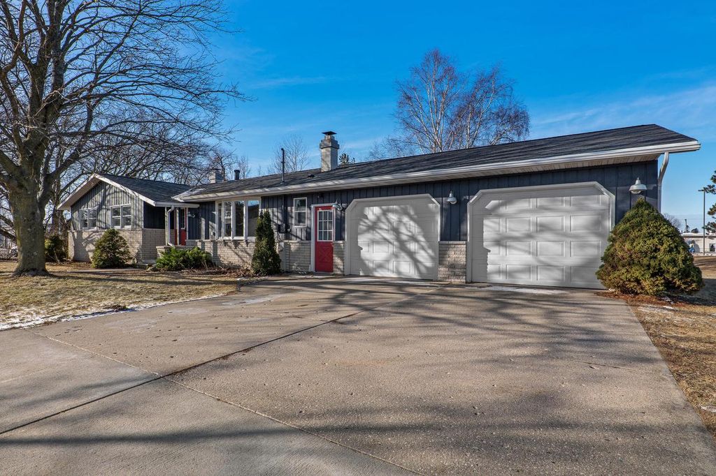 Photo of 3204 Lincoln AVENUE, Two Rivers, WI 54241 (MLS # 1947650)