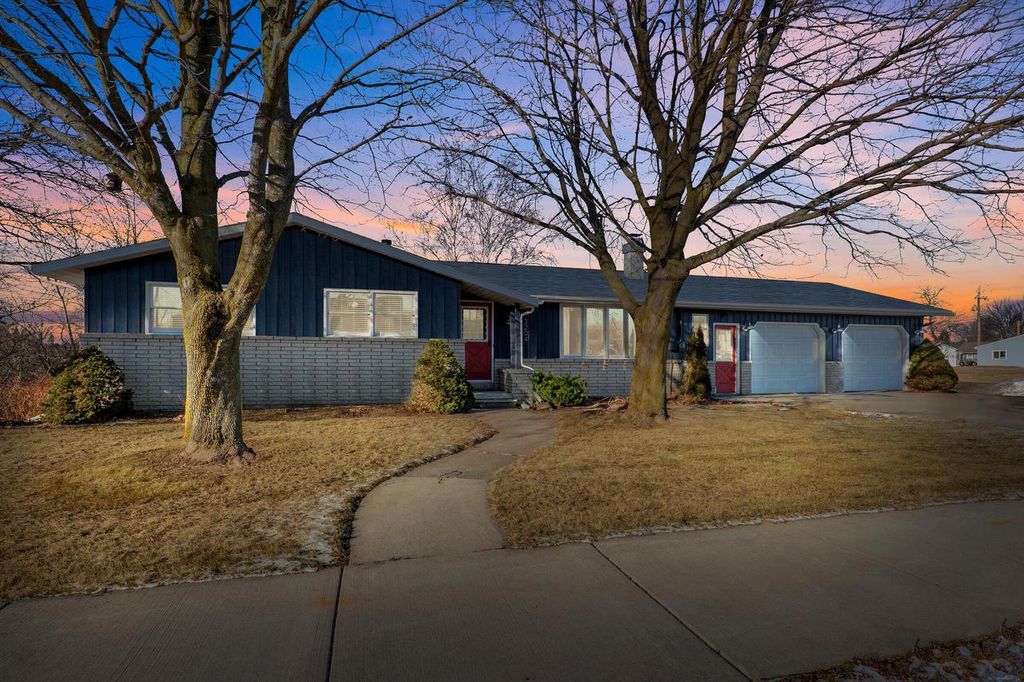 Photo of 3204 Lincoln AVENUE, Two Rivers, WI 54241 (MLS # 1947650)