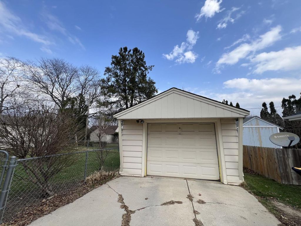 Photo of 7822 W Oklahoma AVENUE, West Allis, WI 53219 (MLS # 1955891)