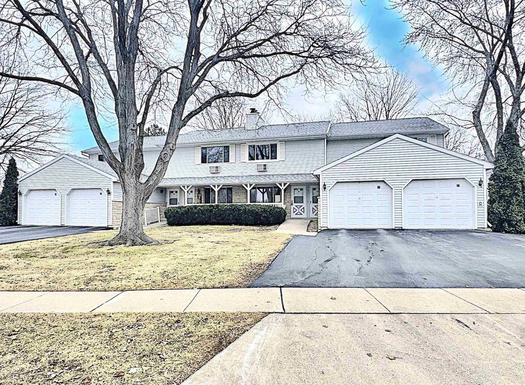 Photo of 77 University DRIVE, Fond Du Lac, WI 54935 (MLS # 50321737)