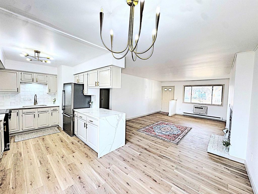 Photo of 77 University DRIVE, Fond Du Lac, WI 54935 (MLS # 50321737)