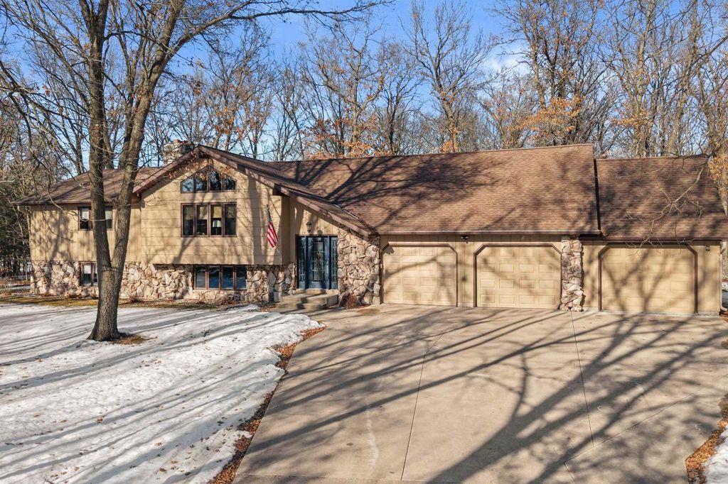 Photo of 5570 Applewood COURT, Stevens Point, WI 54482 (MLS # 22600841)