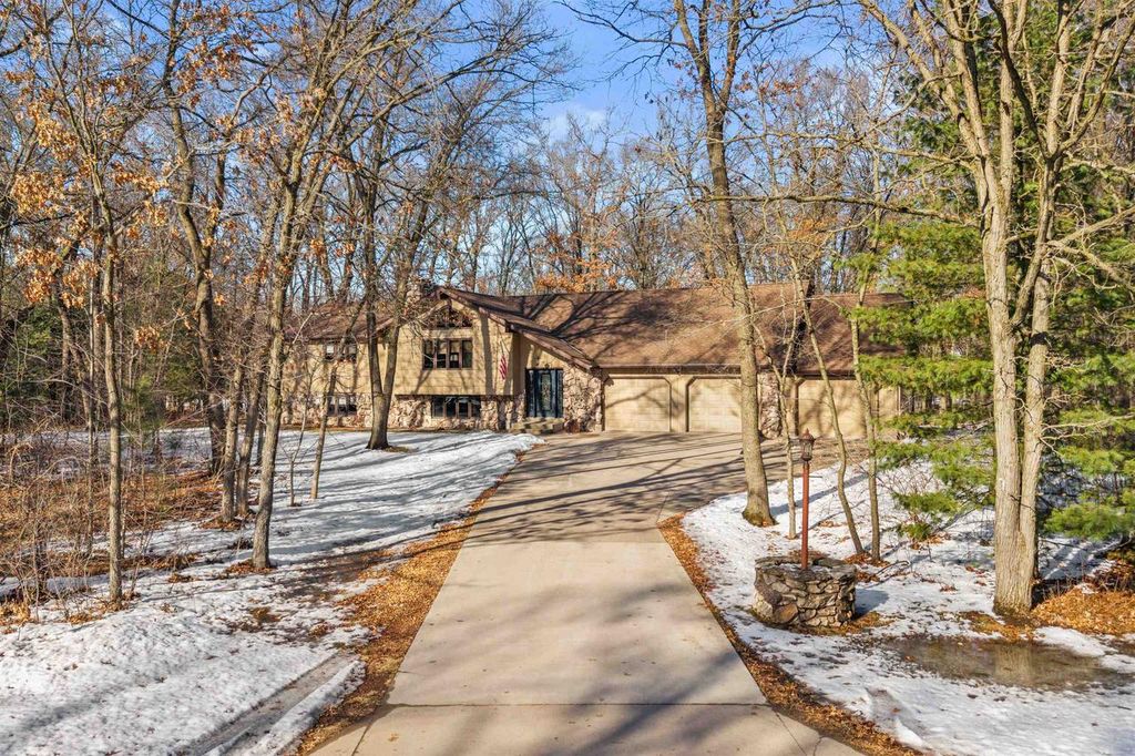 Photo of 5570 Applewood COURT, Stevens Point, WI 54482 (MLS # 22600841)