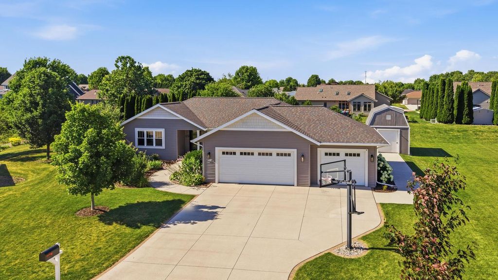 Photo of 2616 Creekview COURT, Sheboygan, WI 53081 (MLS # 1972603)