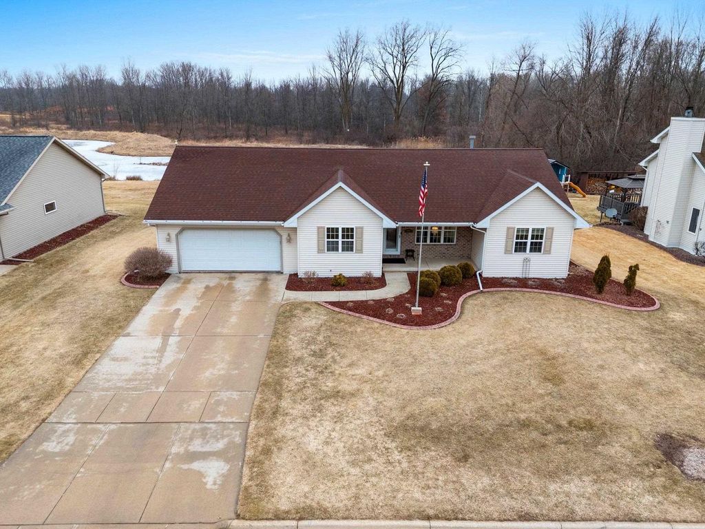 Photo of 2270 Maddy COURT, Green Bay, WI 54303 (MLS # 50321950)