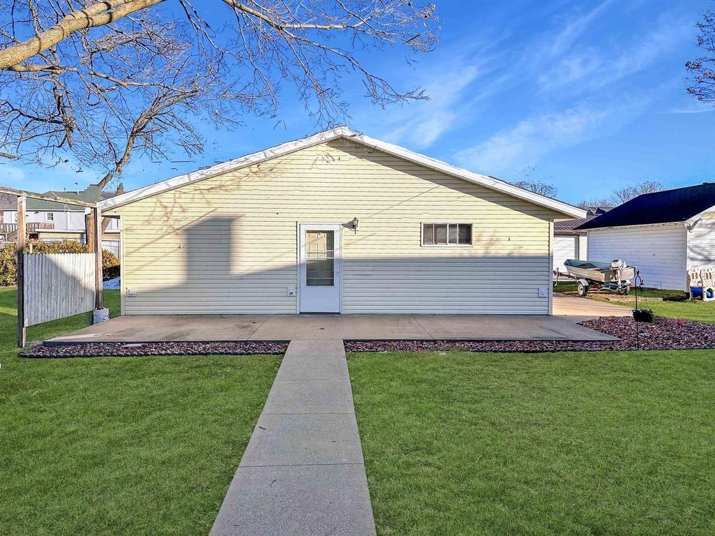 Photo of 412 N Wacouta AVENUE, Prairie Du Chien, WI 53821 (MLS # 2014696)