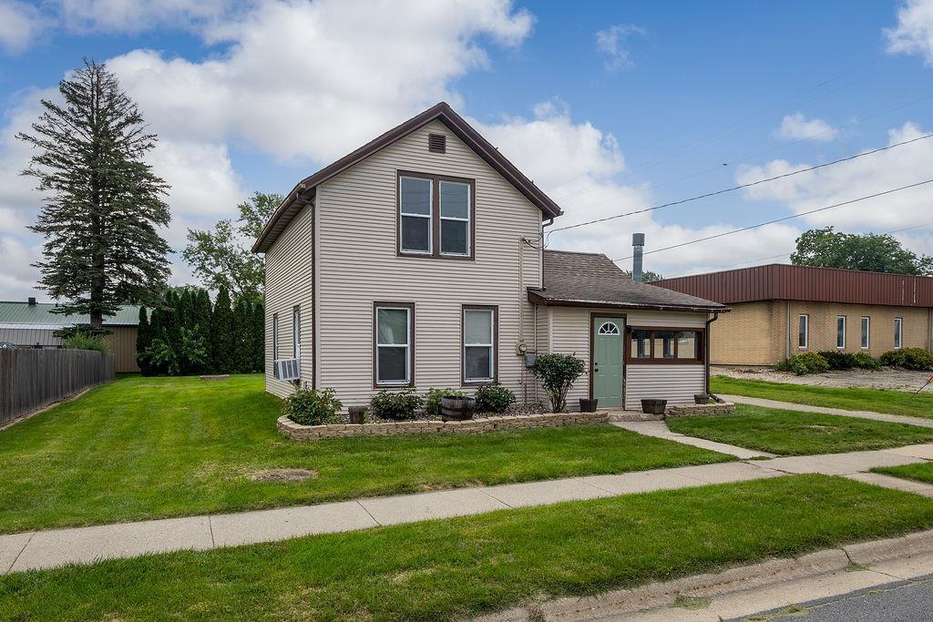 Photo of 200 N Rutland AVENUE, Brooklyn, WI 53521 (MLS # 2030080)