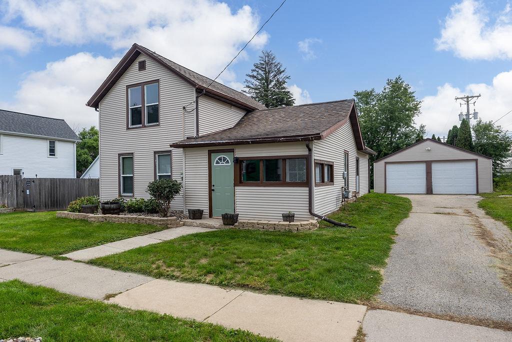 Photo of 200 N Rutland AVENUE, Brooklyn, WI 53521 (MLS # 2030080)