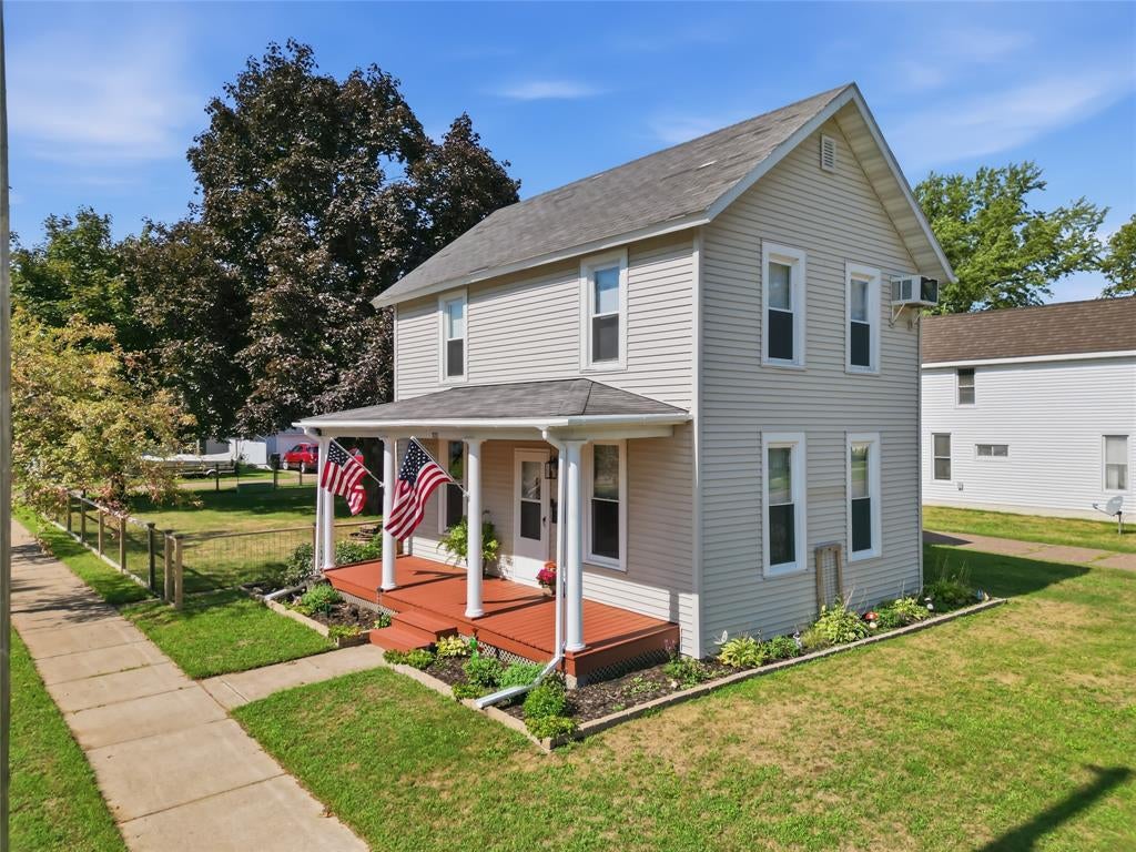 Photo of 322 Court STREET, Chippewa Falls, WI 54729 (MLS # 1604929)