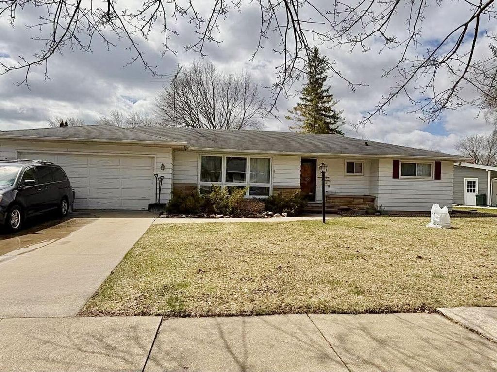Photo of 327 Crescent DRIVE, Neenah, WI 54956 (MLS # 1963069)