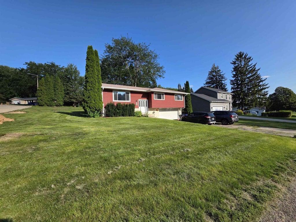 Photo of 512 Central AVENUE, Deerfield, WI 53531 (MLS # 2031375)
