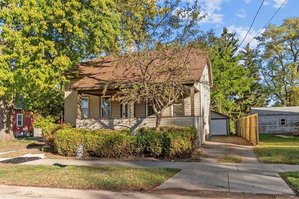 Photo of 110 W 17th AVENUE, Oshkosh, WI 54902 (MLS # 50316558)