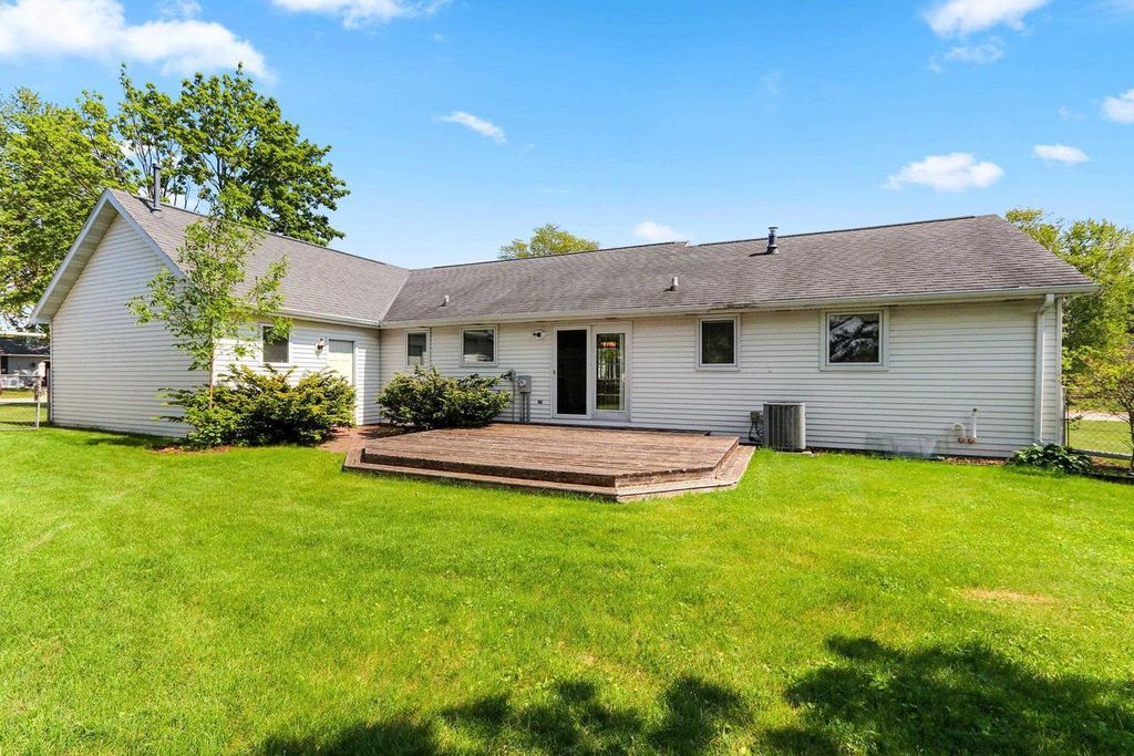 Photo of 2445 Heather ROAD, Green Bay, WI 54311 (MLS # 50326393)