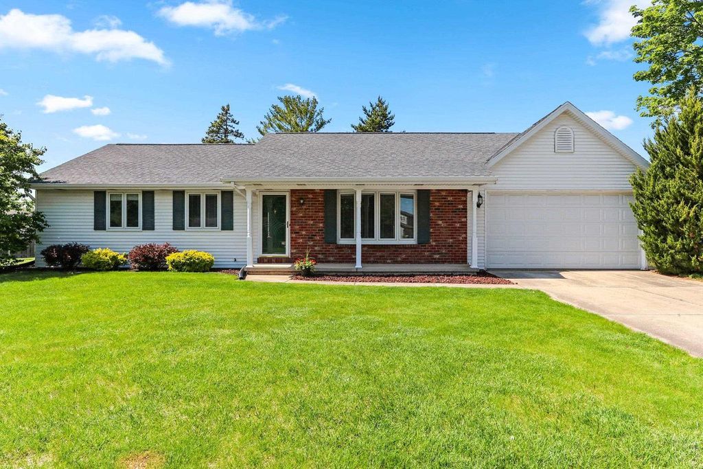 Photo of 2445 Heather ROAD, Green Bay, WI 54311 (MLS # 50326393)