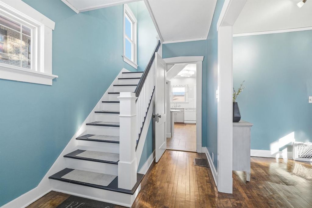 Photo of 847 N 6th STREET, Manitowoc, WI 54220 (MLS # 50319353)