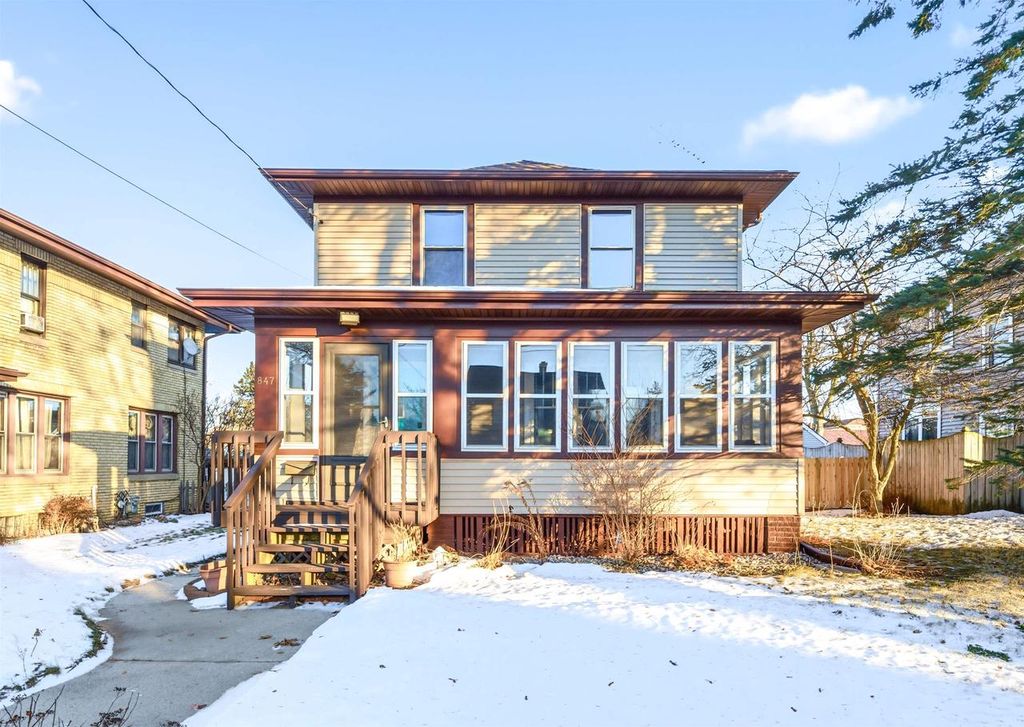 Photo of 847 N 6th STREET, Manitowoc, WI 54220 (MLS # 50319353)