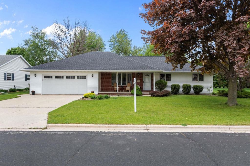 Photo of 1040 Crestview DRIVE, Wrightstown, WI 54180 (MLS # 50325929)