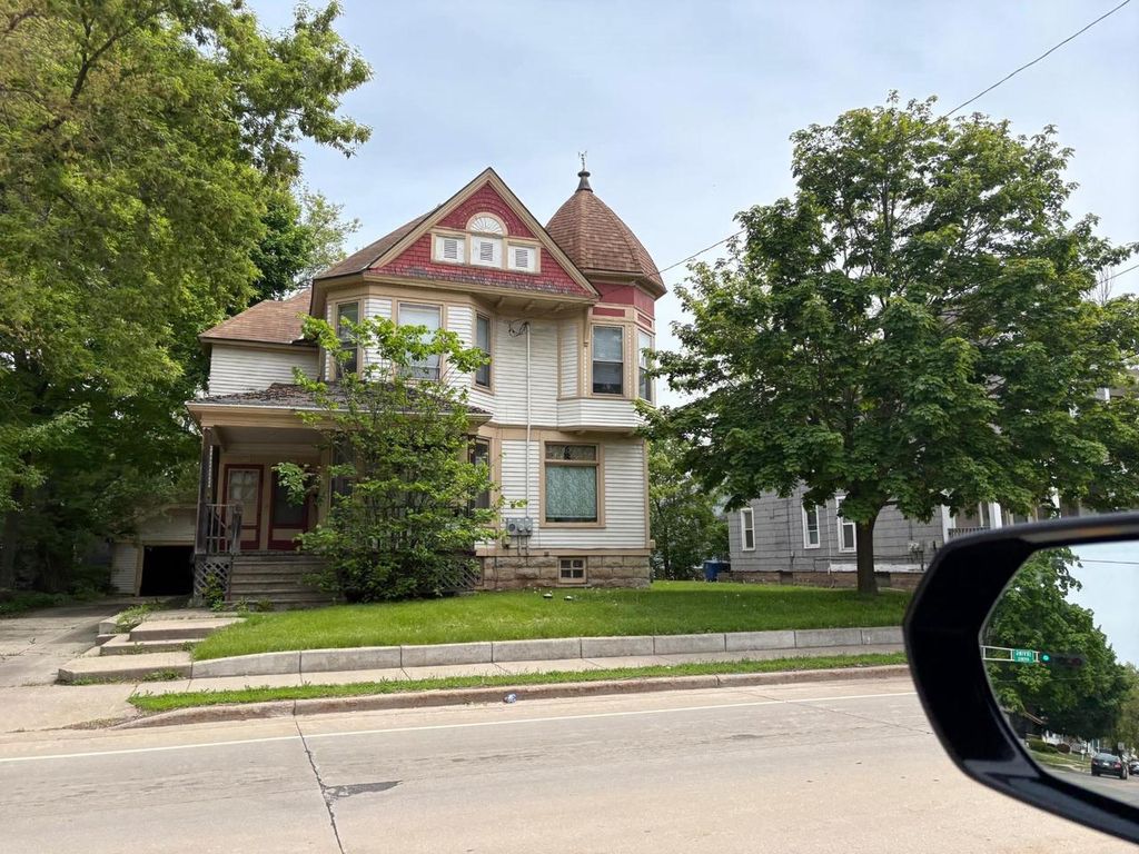 Photo of 650 Jackson STREET, Oshkosh, WI 54901 (MLS # 50317678)