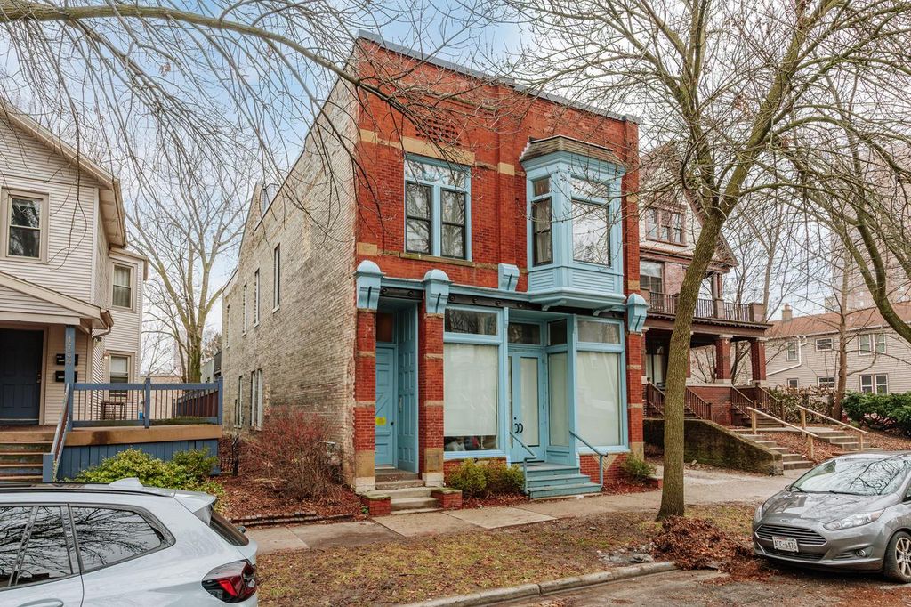 Photo of 1728 N Franklin PLACE #1730, Milwaukee, WI 53202 (MLS # 1946778)