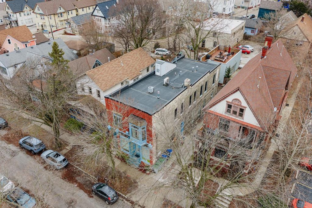 Photo of 1728 N Franklin PLACE #1730, Milwaukee, WI 53202 (MLS # 1946778)