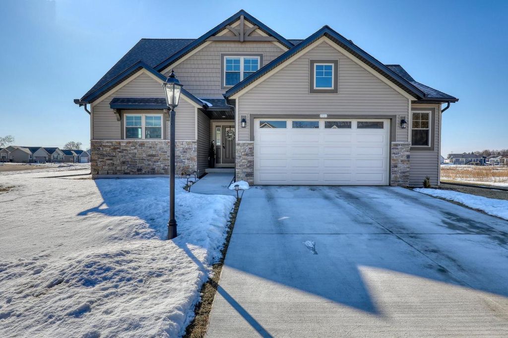 Photo of 1721 Arthurs PASS, Oconomowoc, WI 53066 (MLS # 1950361)