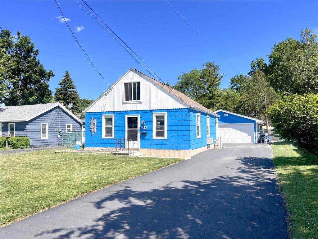 Photo of 512 W 19th AVENUE, Oshkosh, WI 54904 (MLS # 50327659)