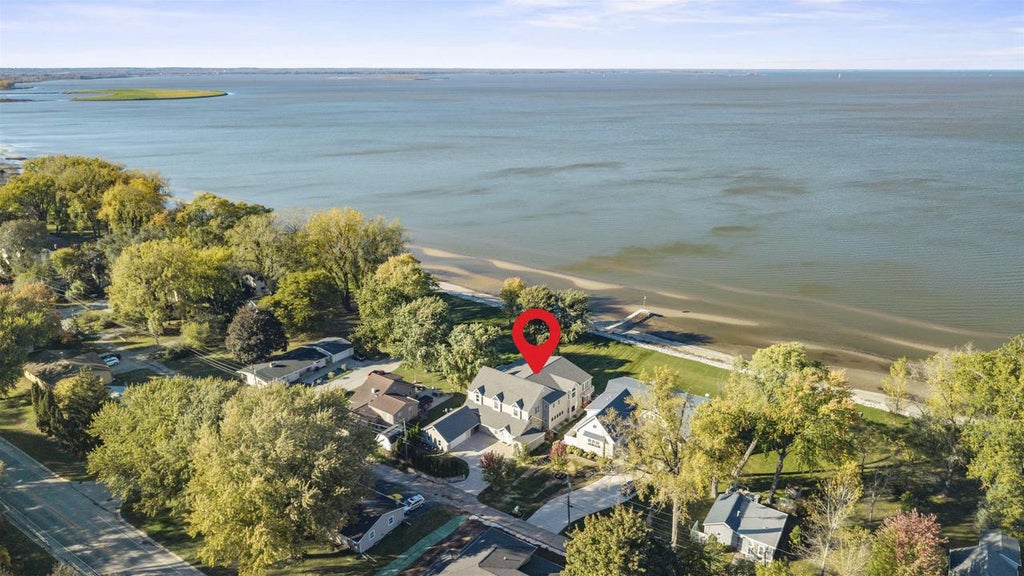 Photo of 2249 Lakeside PLACE, Green Bay, WI 54302 (MLS # 50334631)