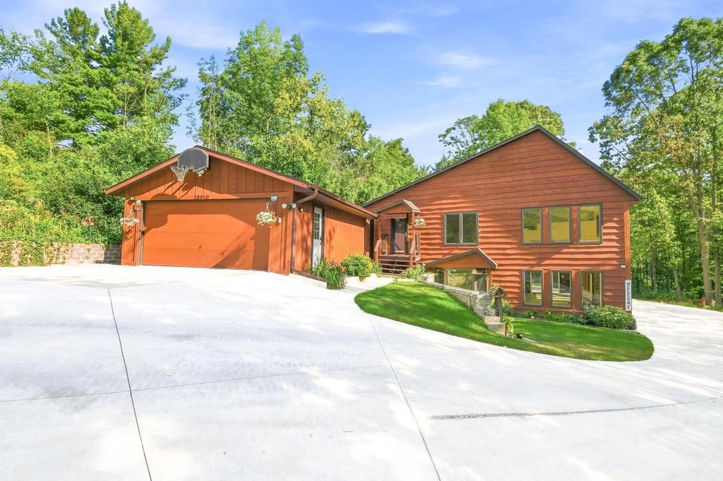 Photo of 2691 Mayline DRIVE, Green Bay, WI 54311 (MLS # 50334872)