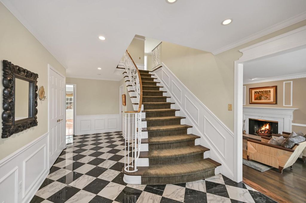 Photo of 2305 W County Line ROAD, Milwaukee, WI 53217 (MLS # 1949481)