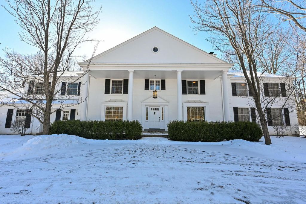 Photo of 2305 W County Line ROAD, Milwaukee, WI 53217 (MLS # 1949481)