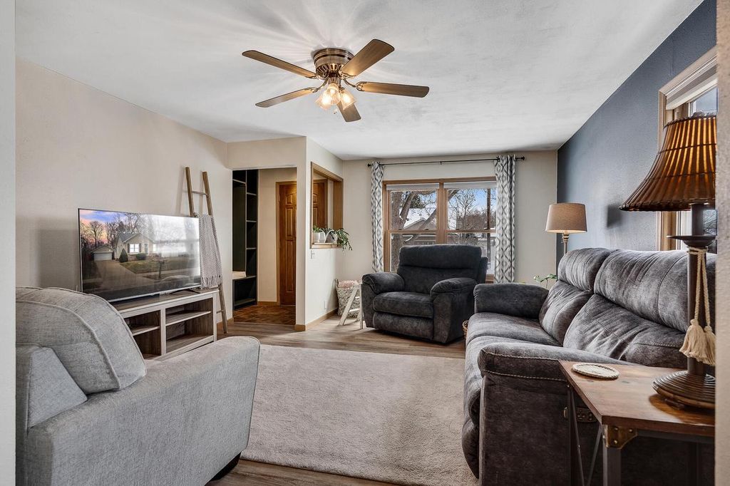 Photo of 1007 Wilson STREET, Onalaska, WI 54650 (MLS # 1954154)